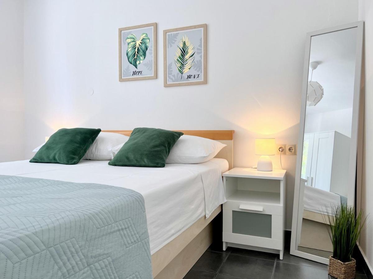Rab City Apartment Greeny Rab Town Exterior foto